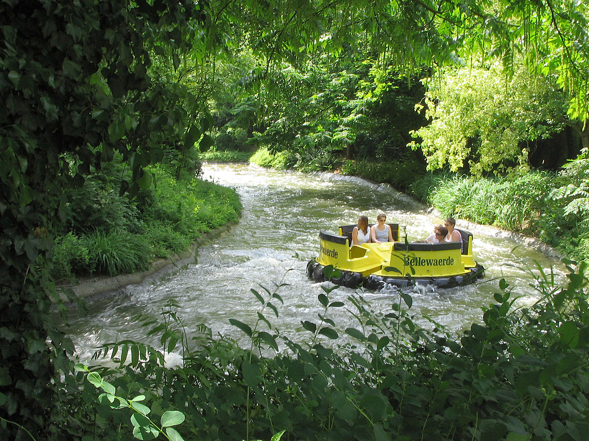 Bengal Rapid River Een Bengal Rapid River bootje vaart doorheen het dichte bladerdek